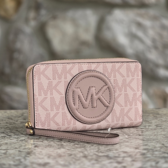 Michael Kors Brynn Logo Pink Wallet - Picture 1 of 6
